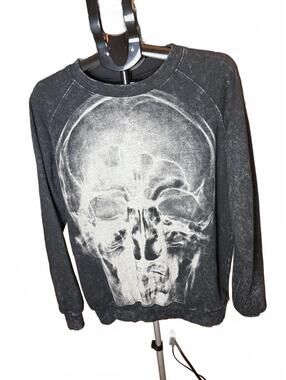 Hot Topic Sz M Mens faded Black Sweatshirt w Large Skull Print oversized